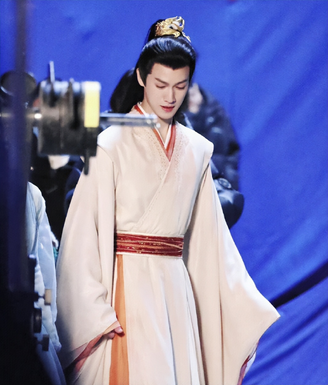 赵露思|《神隐》赵露思粉衣造型好嫩!和李昀锐更有CP感,侧颜像极白鹿!