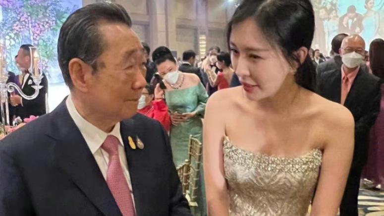 田朴珺|现实版的灰姑娘田朴珺，凭实力走进富豪圈，贵在自己努力