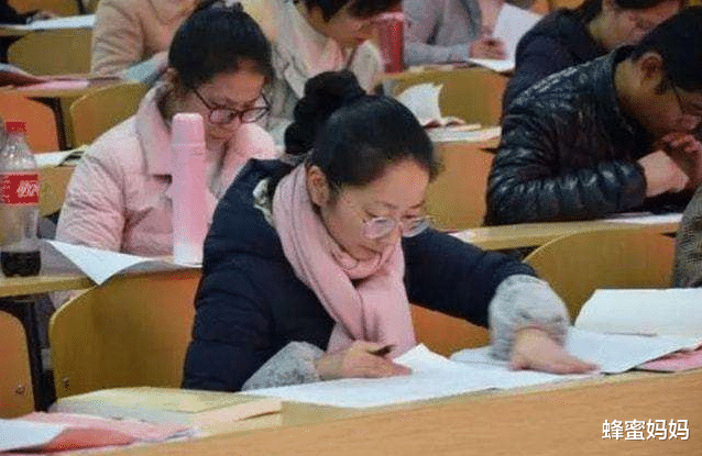 大学生|2022乡镇公务员放宽招聘条件,增加“三不限”岗位,专科生可报考