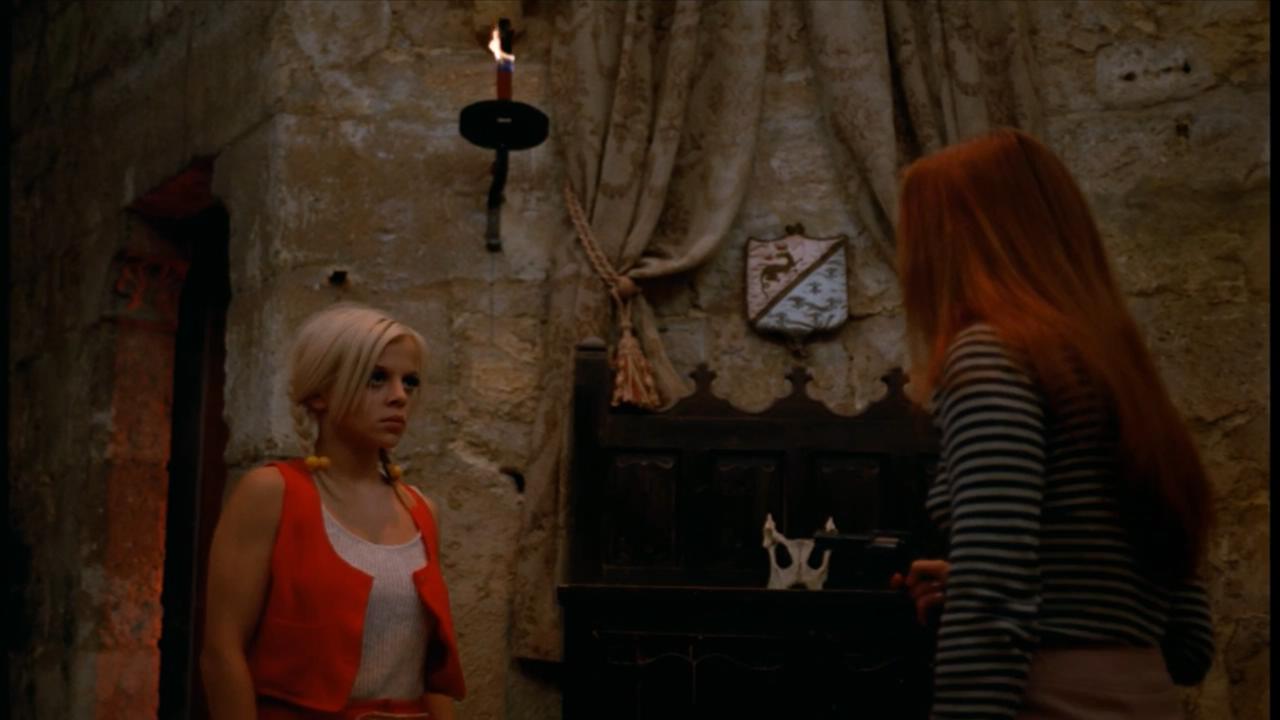 |法国异色恐怖片,少女误入吸血鬼古堡...