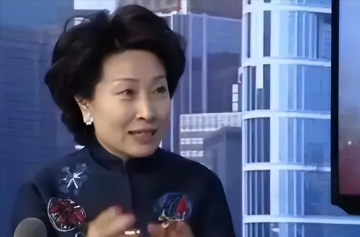 制药届女王:因特异功能被招入伍,退伍后转战商海,坐拥400多亿