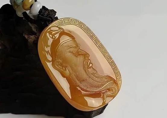 翡翠|适合生意人佩戴的几种翡翠,看看你喜欢哪种?