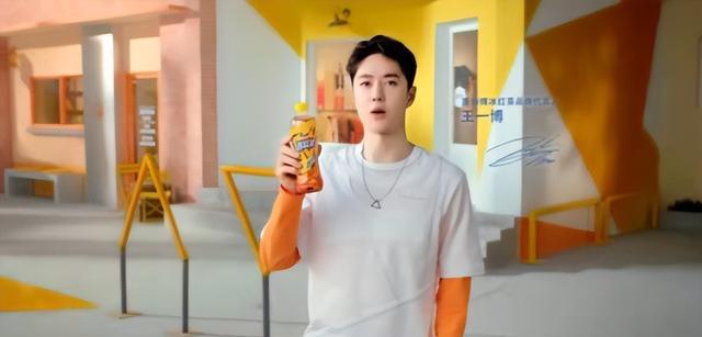 辣妈|王一博代言冰红茶，盘点明星们代言的广告，有的拍摄到吐很不容易