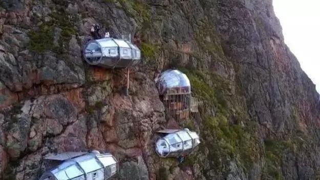 张家界|悬崖上的透明酒店，入住得自己攀岩，两千块一晚，却仍供不应求