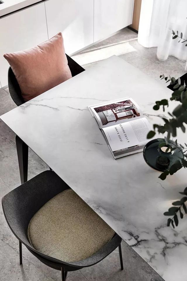 300㎡现代极简,黑白配+木饰面,满屋时尚自然的体验