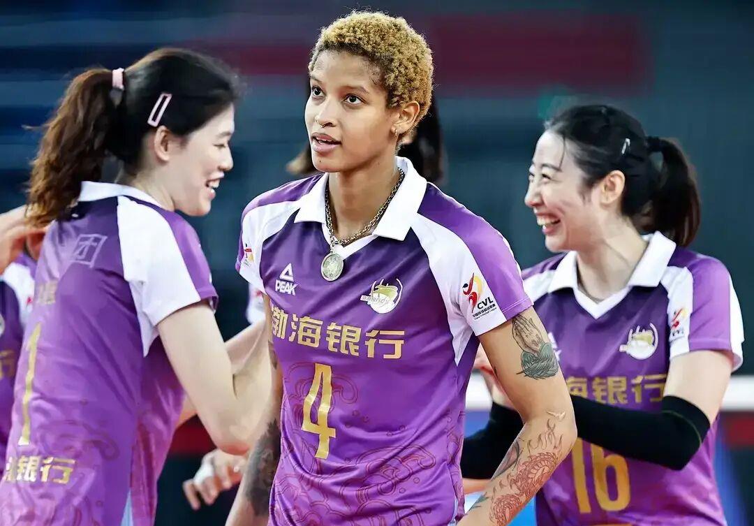 天津女排|小美瓦尔加斯回到费内巴切身披20号球衣，答应下赛季再来天津女排