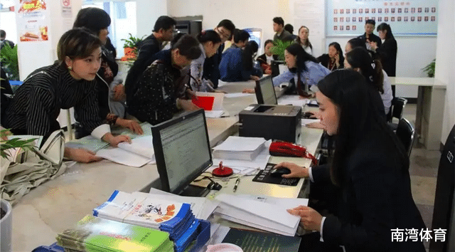 昆明|21年女子跳过中介和房主签约,拒绝支付中介费,称:想钱想疯了?