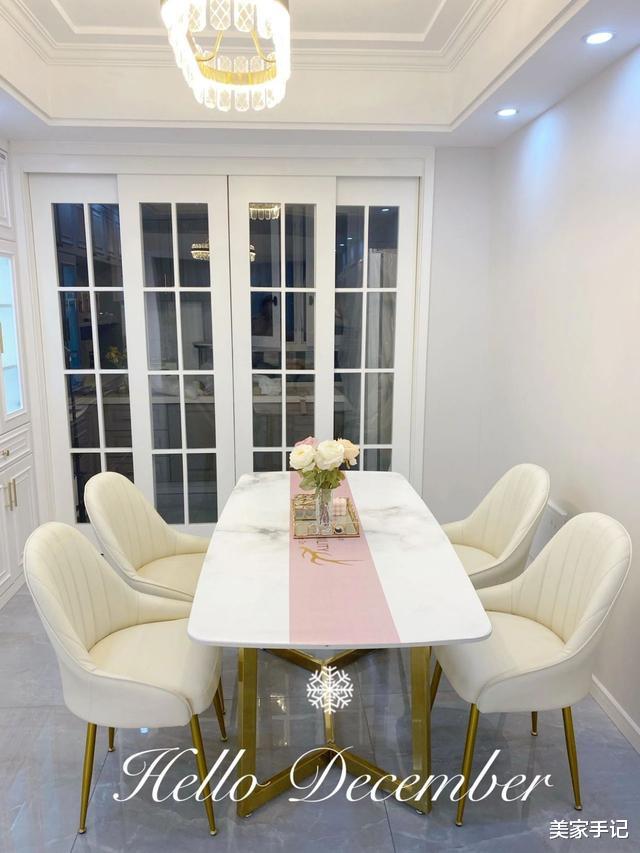 山东夫妇拒绝“过度装修”,把131㎡家装修得堪称教科书,太有品味了