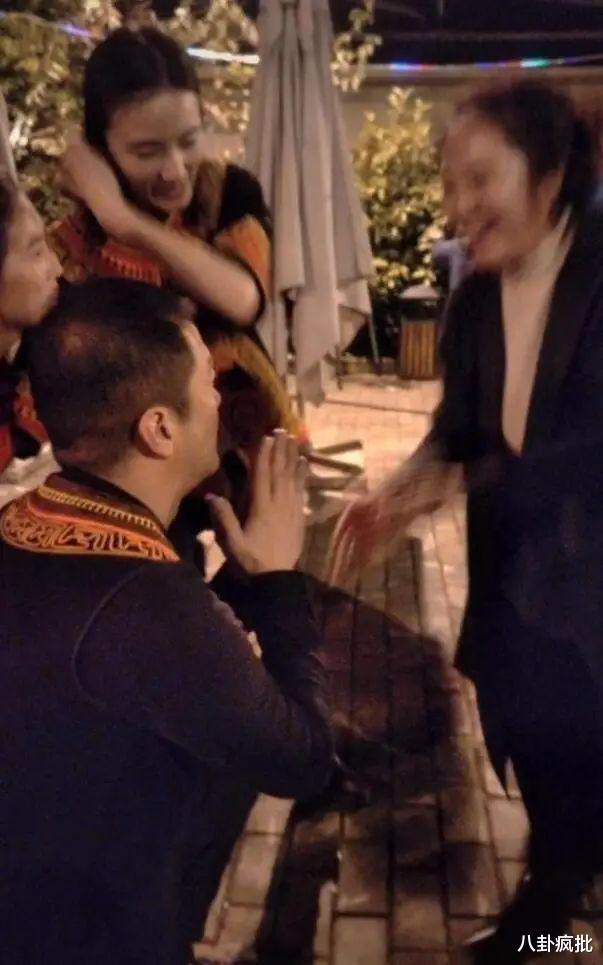 李亚鹏|李亚鹏再当爹！女友小他19岁，傲人身材，模特总冠军！