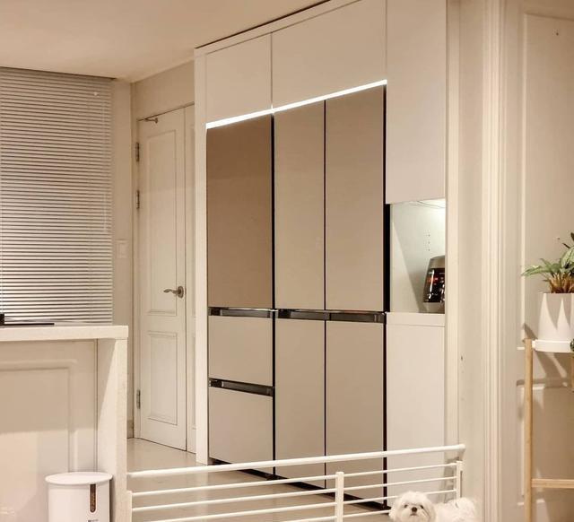 80出租房,小姐姐花时间改造下,客厅只刷白墙,也足够舒适温馨