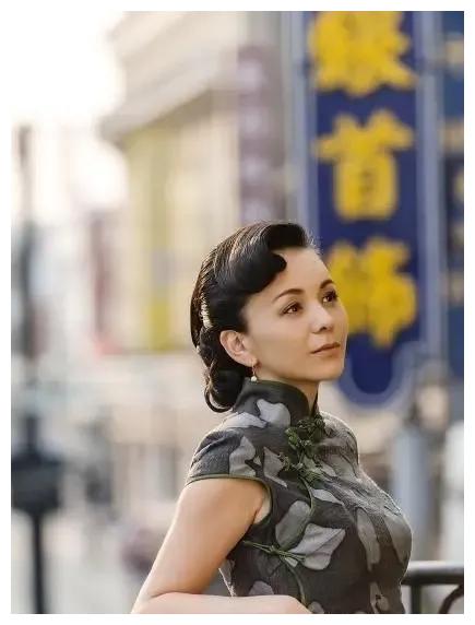 “中年美妇”王琳：两婚两离，35岁生下儿子，52岁还宛如少女