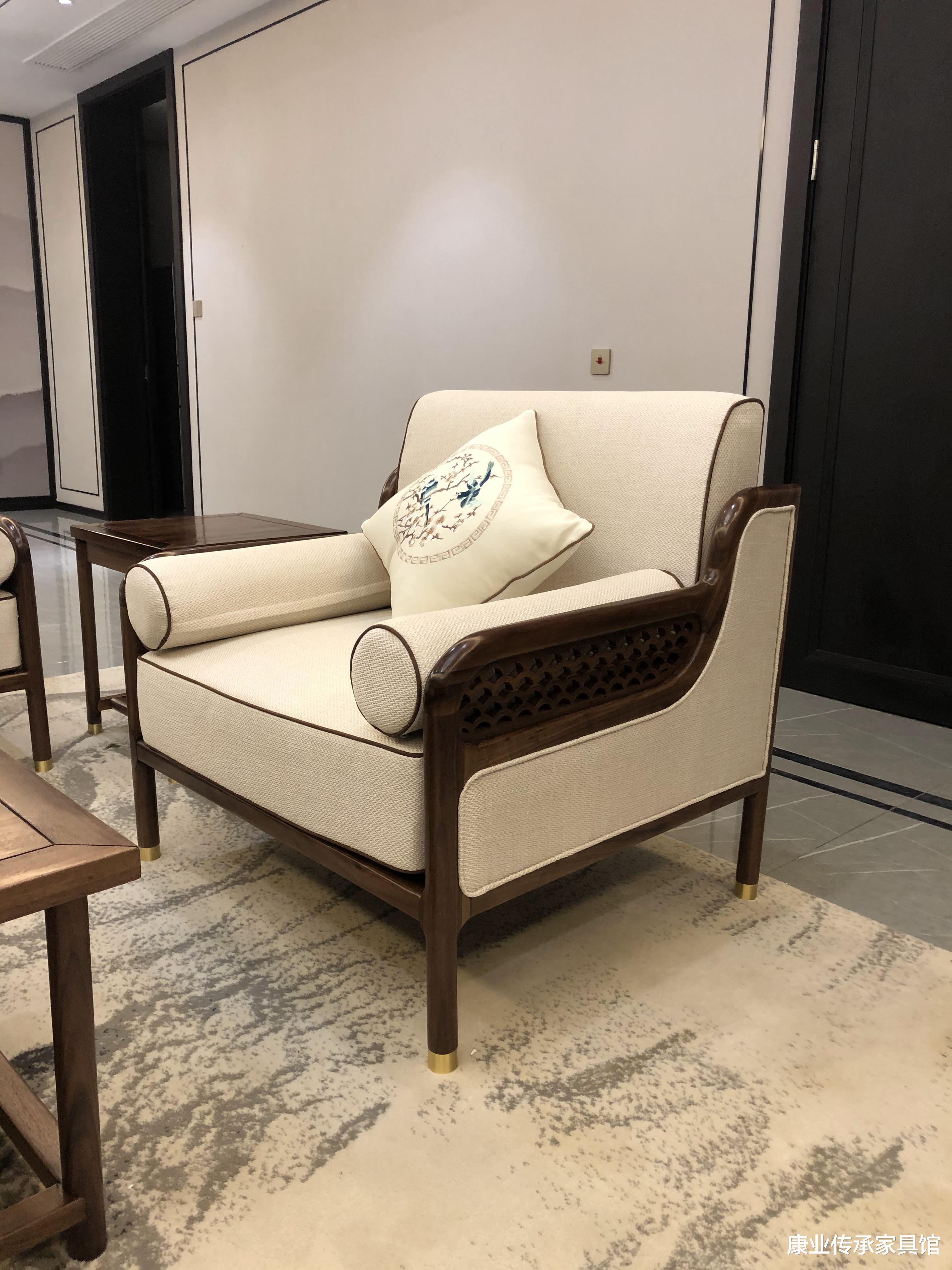 原木风的新中式,让现代家居生活轻松惬意