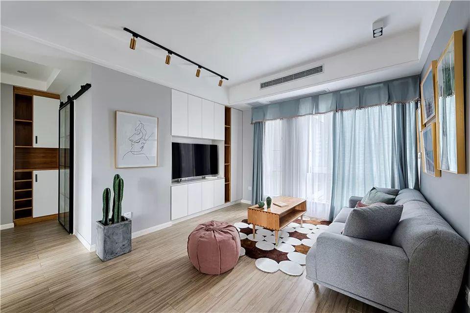 铺地面又多出一个选择，邻居用这种板舒适度很好，有地暖也可以铺！