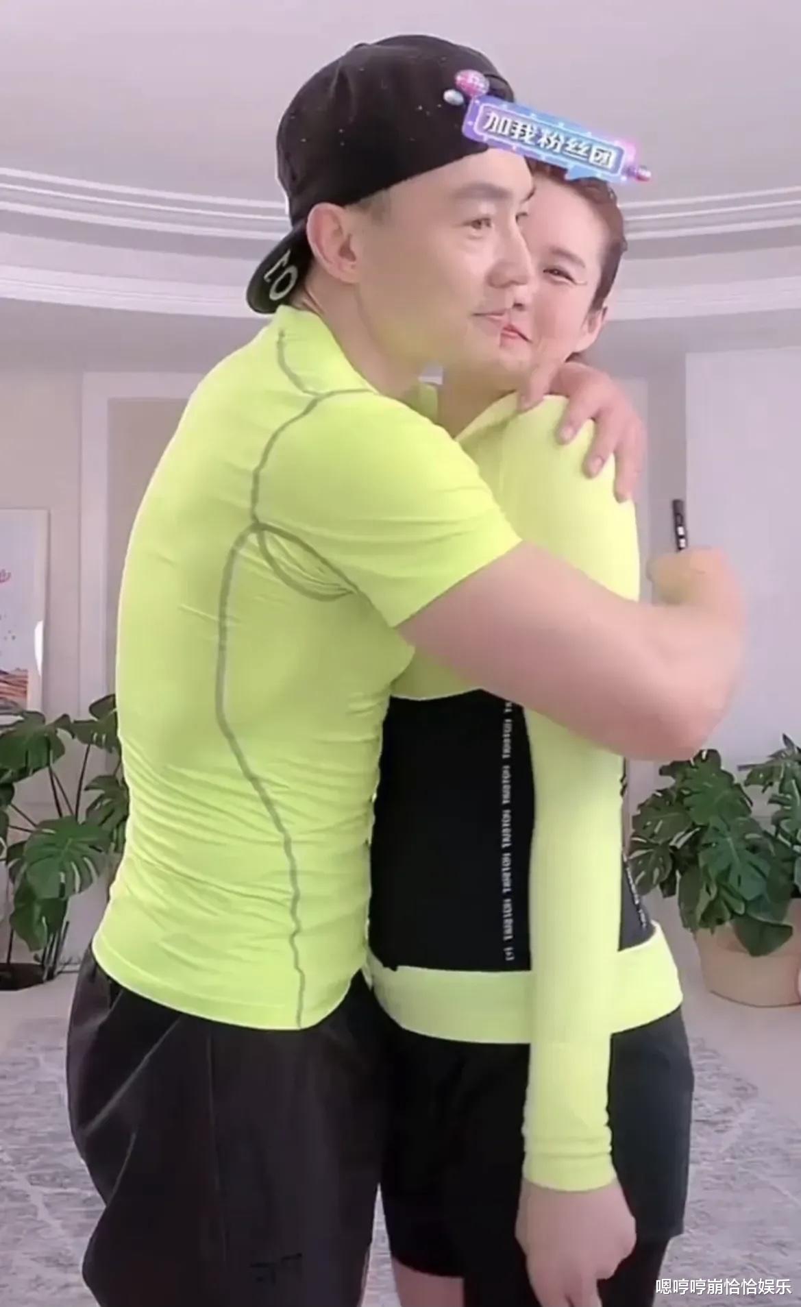 刘畊宏|刘畊宏直播带大家健身，王婉霏的一句嘱咐，让众人直呼惊讶