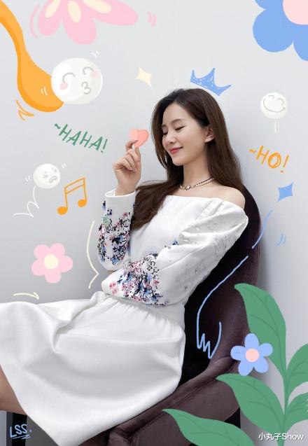 刘诗诗|气质真好！刘诗诗拍鲜花写真大片，穿白色连衣裙让人移不开眼睛