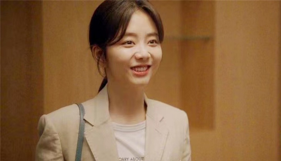 秘书|《请叫我总监》里，暗藏着一个职场的真相，很残酷也很戳人心