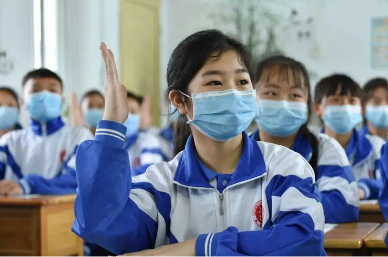 初三女生疑遭侵害去世,母亲离世父亲打工,知情人透露更多细节
