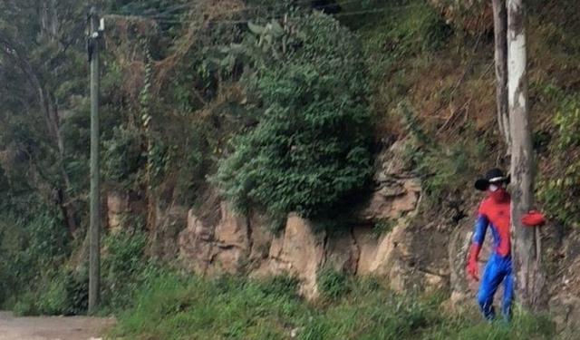 谷歌地图|国外谷歌地图用户发现“牛仔蜘蛛侠”，在墨西哥某公路上与人打斗