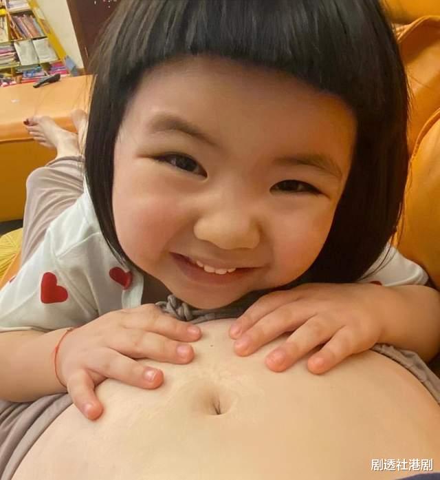 李灿森|恭喜！香港知名男星宣布妻子怀二胎，在内地卖潮牌赚得盆满钵满