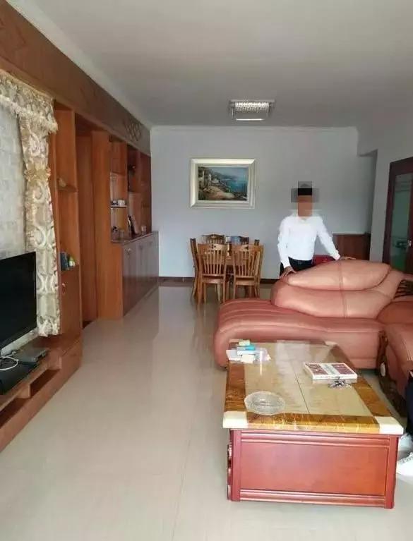 晒下我家145㎡的四房,装修花了15万,全屋的实木家具最亮眼!