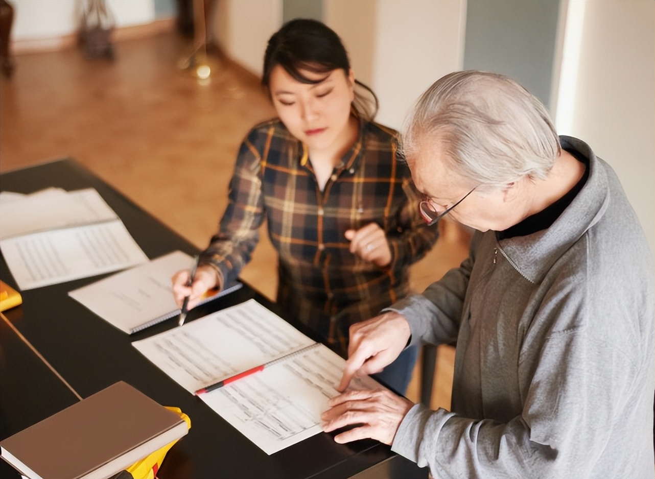 求职|58岁清华毕业生求职遇阻,低龄老人就业成难题,网友却有不同看法