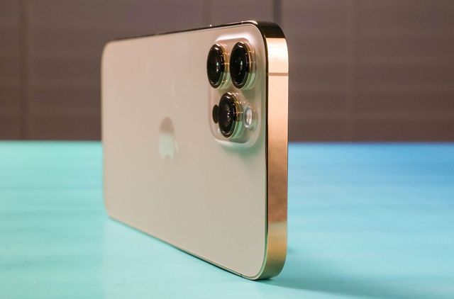 苹果|央视发出忠告，苹果iPhone13虽然爆火，但国产企业该清醒了