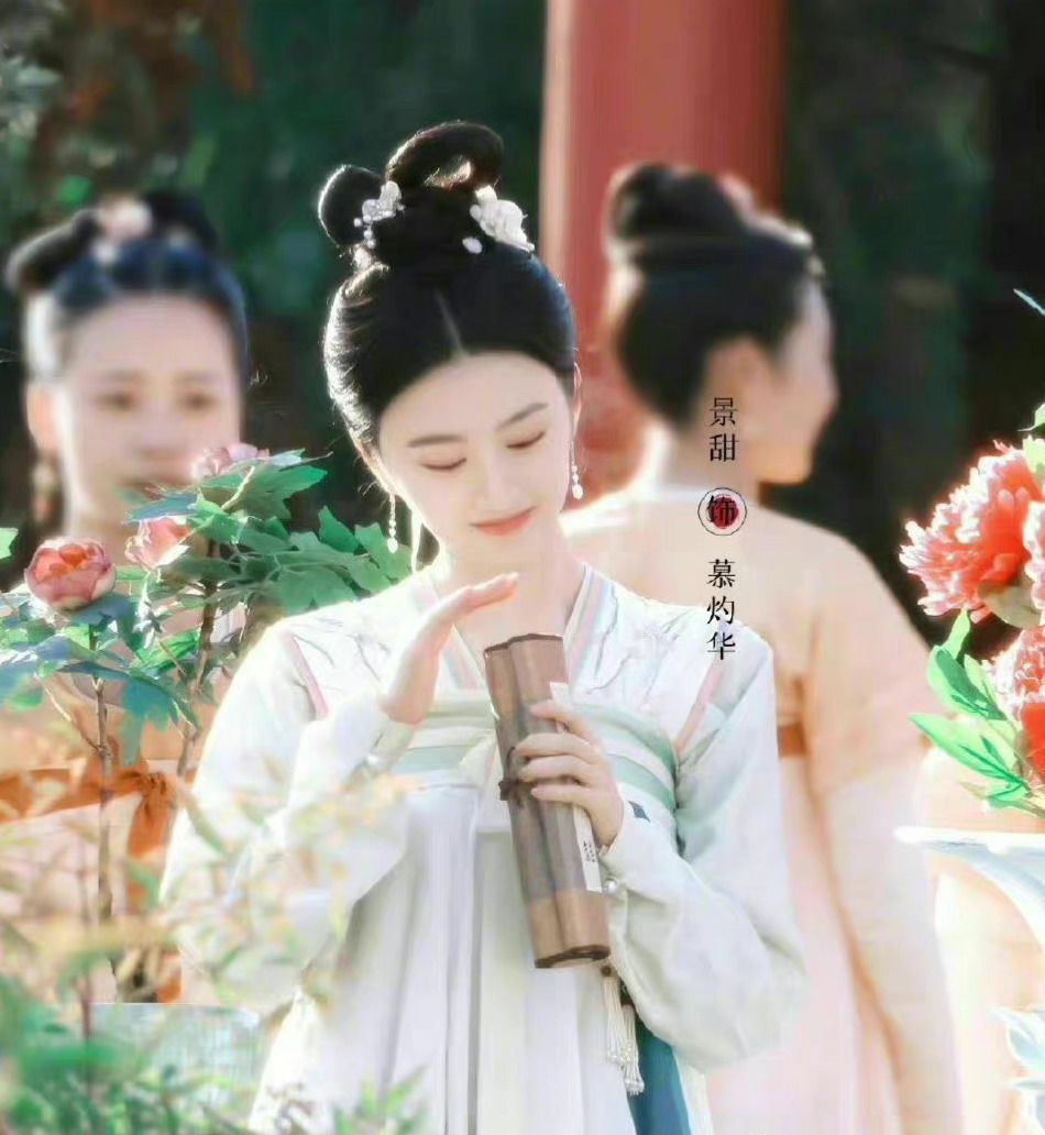 景甜|景甜拍戏间隙晒自拍,女扮男装好清秀,浓眉大眼气质太甜了