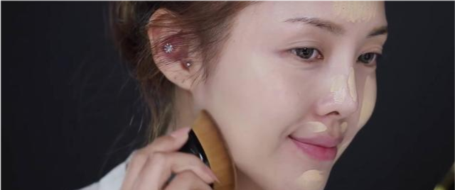 霍思燕 活在“美颜”里的你,底妆是否真的干净?其实关掉美颜后,妆容“尴尬”到影响颜值