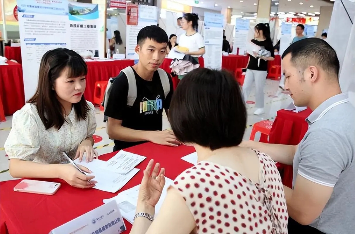 招聘|9成毕业生没机会进中国烟草？过来人道出原因，看完内心五味杂陈