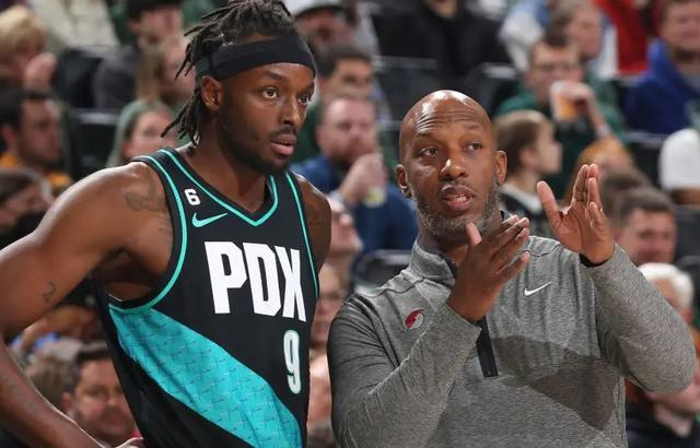 轰37+7+6！字母哥打爆格兰特！单场17分8篮板，雄鹿真不该交易他