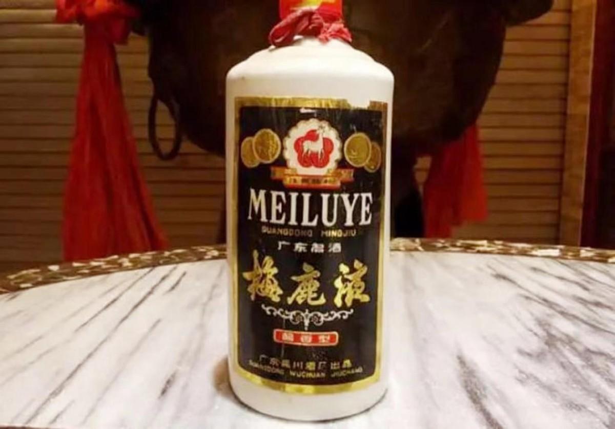 山西大爷一家去吃席,5人造完3斤白酒,居然喝没了14万!为啥?