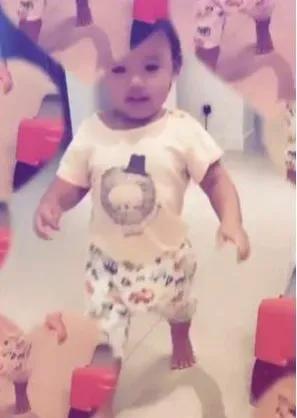 张柏芝|张柏芝晒和儿子游泳动态，3岁小王子正脸曝光，脸蛋肉嘟嘟萌态足