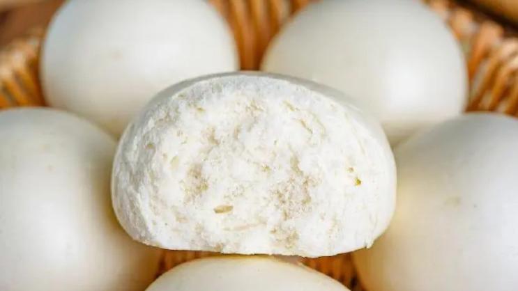 馒头吃不完，别直接放冰箱！教你一招，放1年也好吃，不干不变味