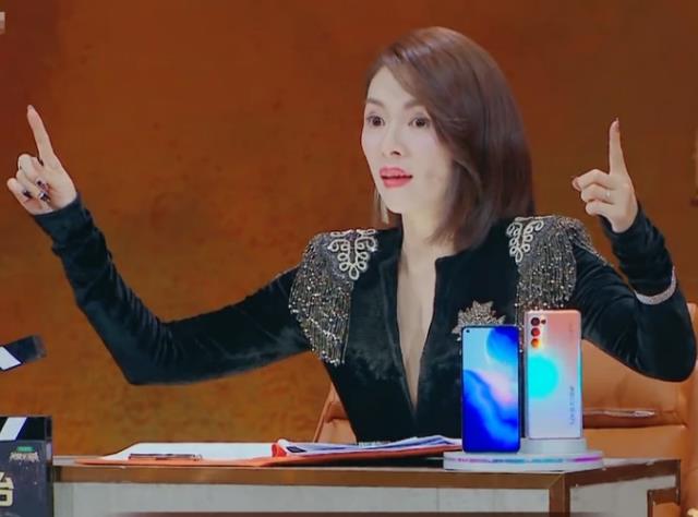 片场|明星的片场真实模样：鞠婧祎膝盖破皮坐轮椅，唐国强被爆料不记词