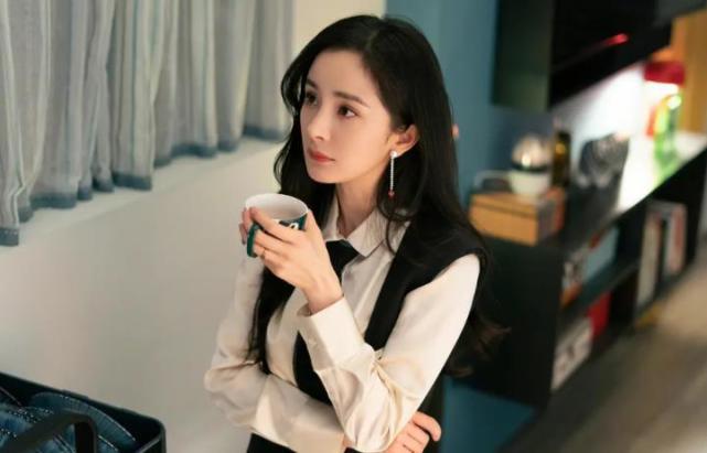 杨幂|杨幂比许凯大9岁，演情侣被嘲像母子？我们对女演员是有多苛刻！