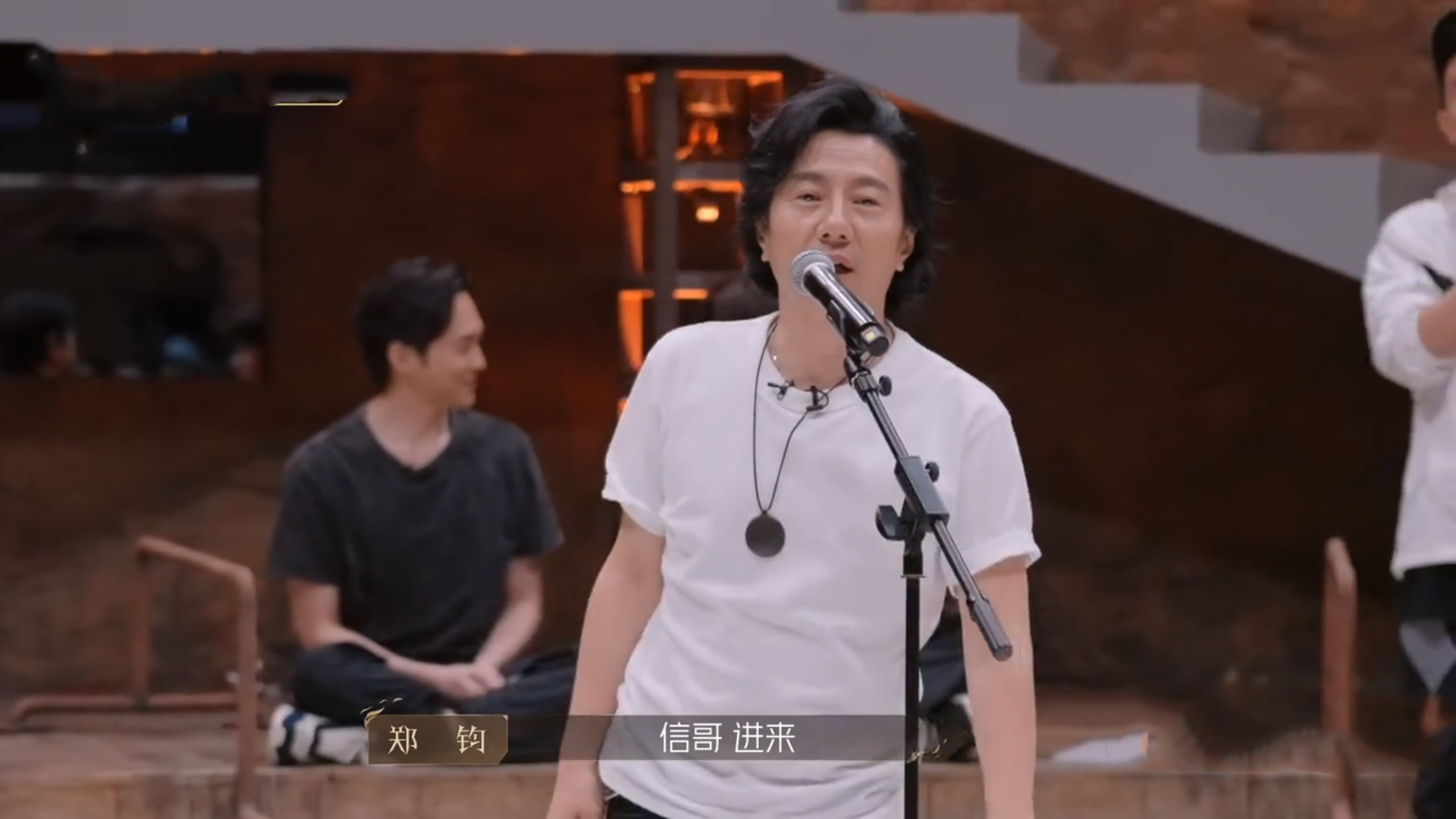 郑钧|不妥协、反内卷,怂恿唱跳组不跳舞的郑钧,成了节目组头痛的对象