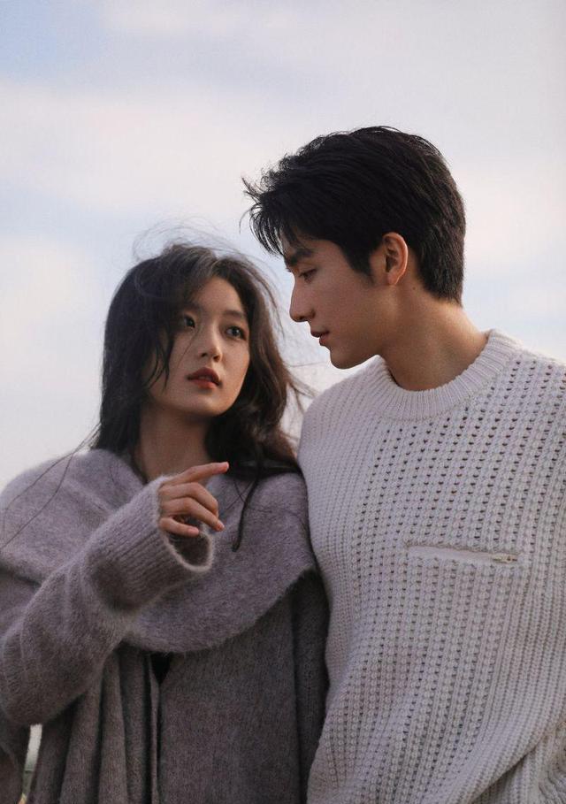 张新成|张新成拍杂志意外露出屁垫?网友嘲讽纸尿片!本尊亲上阵回应