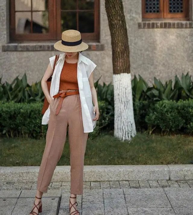 穿衣搭配 建议五六十岁女人:衣不艳,裤不紧,发不长,才能美得优雅大气