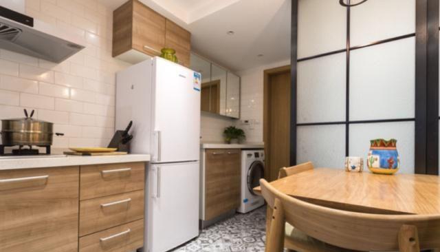 39㎡条形公寓住进一家三口,不买床和沙发,这样的逆天改造更实用