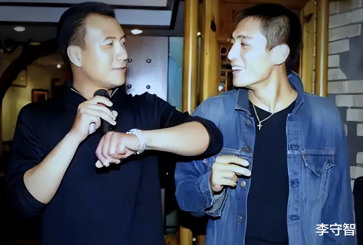 胡军|胡军儿子近照又高又帅神似父亲，诺一霓娜颜值更高，越来越像刘烨