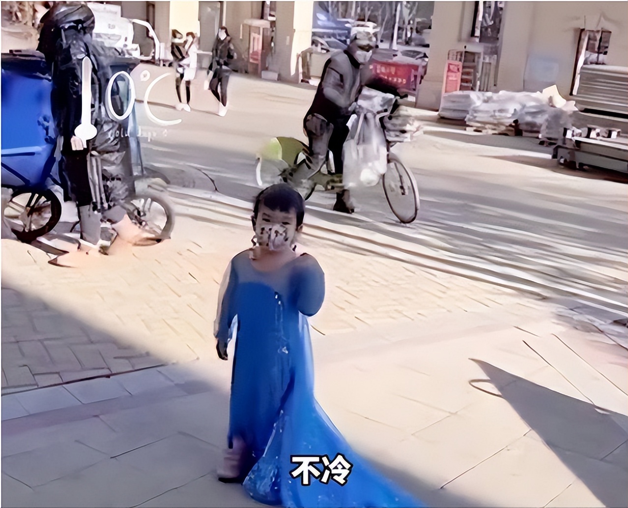 黑龙江3岁女童不惧0度天气,执意穿“爱莎裙”出门,妈妈做法绝了