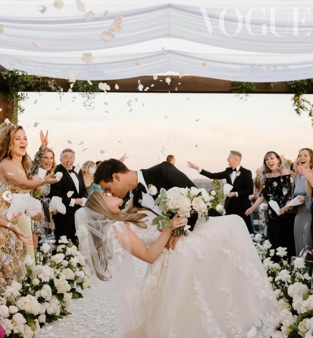 泰勒·斯威夫特|低调结婚!又一位男明星娶了素人:他的顶流前女友该哭疯了吧?