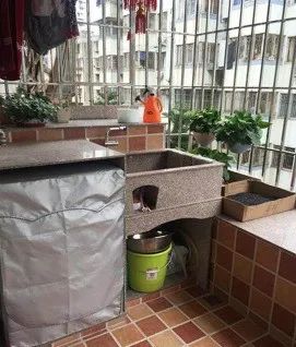 老婆不顾反对把阳台改厨房,我差点闹离婚,完工后的效果真想打脸