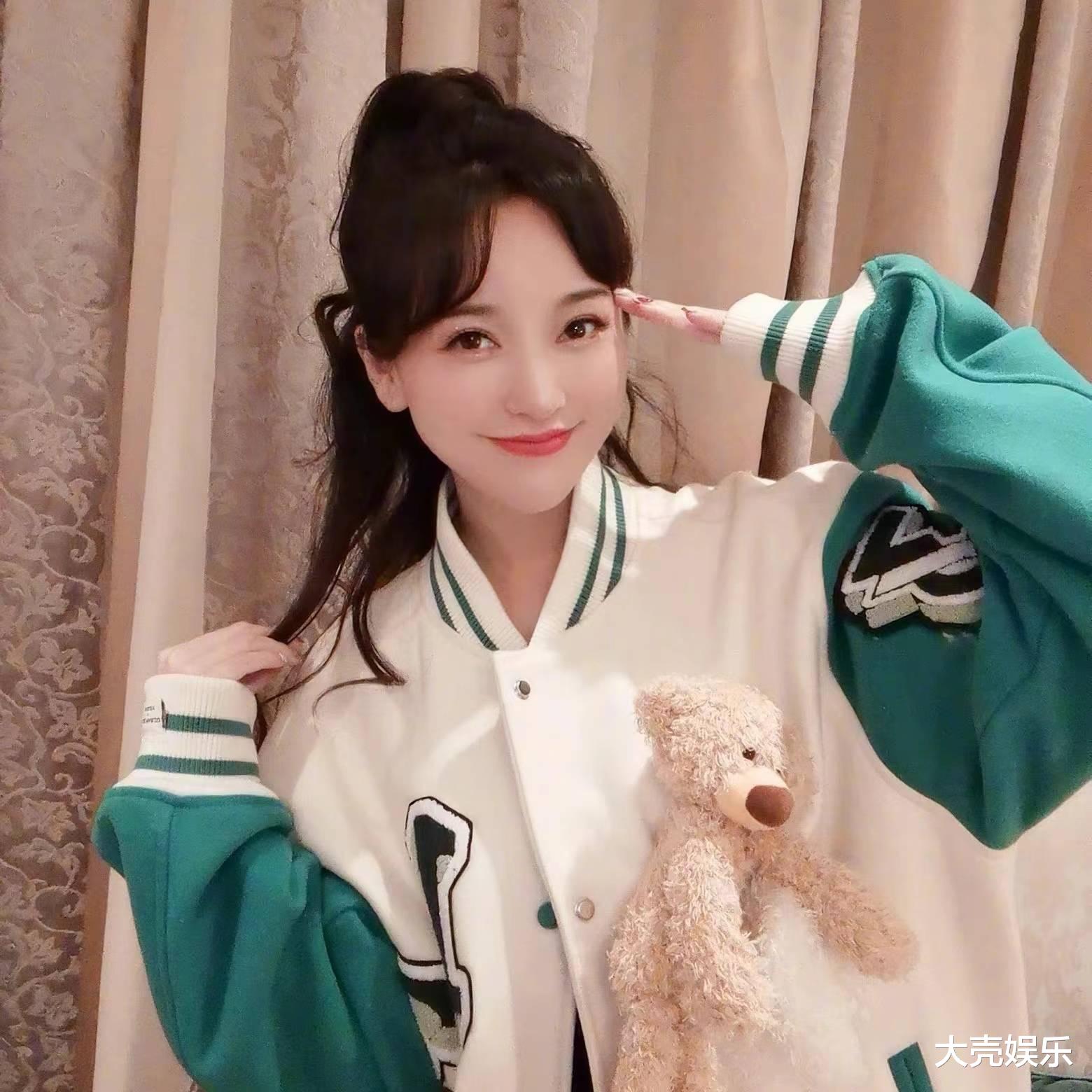 金莎|39岁的金莎疑似酒后直播，言语和动作十分浮夸，网友纷纷留言调侃