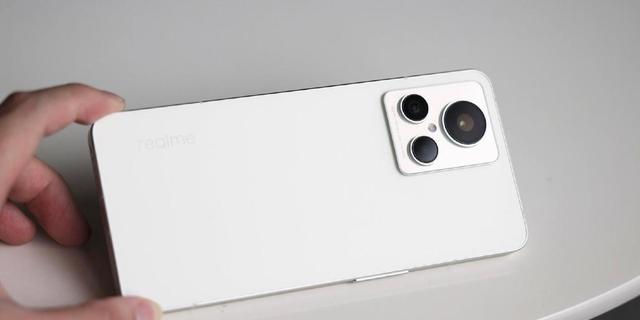 realmeGT2大师探索版与OPPOReno8Pro详细对比:优缺点一目了然