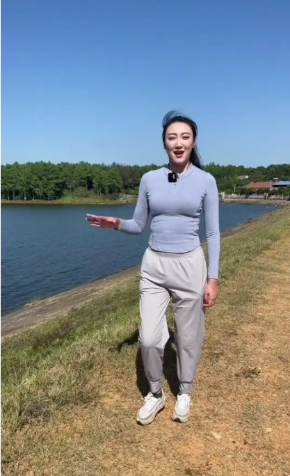 鲫鱼|浅谈钓鱼圈——美女钓手李梦瑶