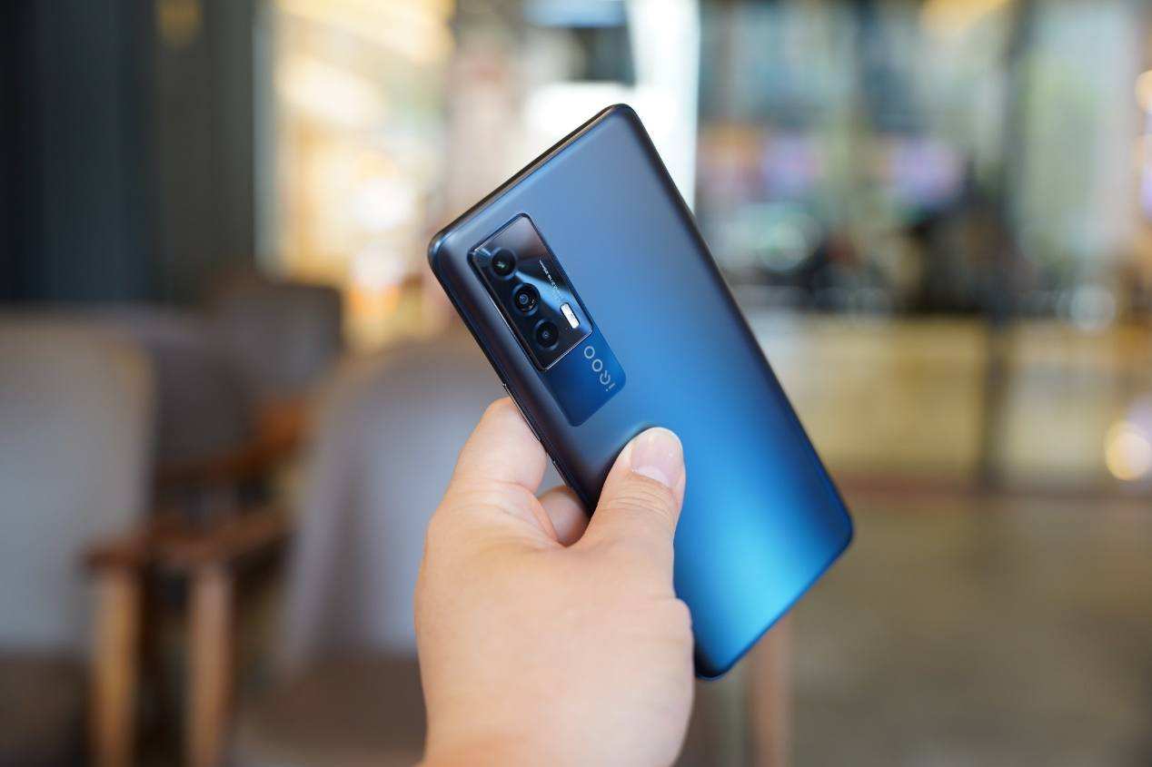 iphone12|“烂大街”的3款手机，看似性价比极高但缺点同样明显，别再买了