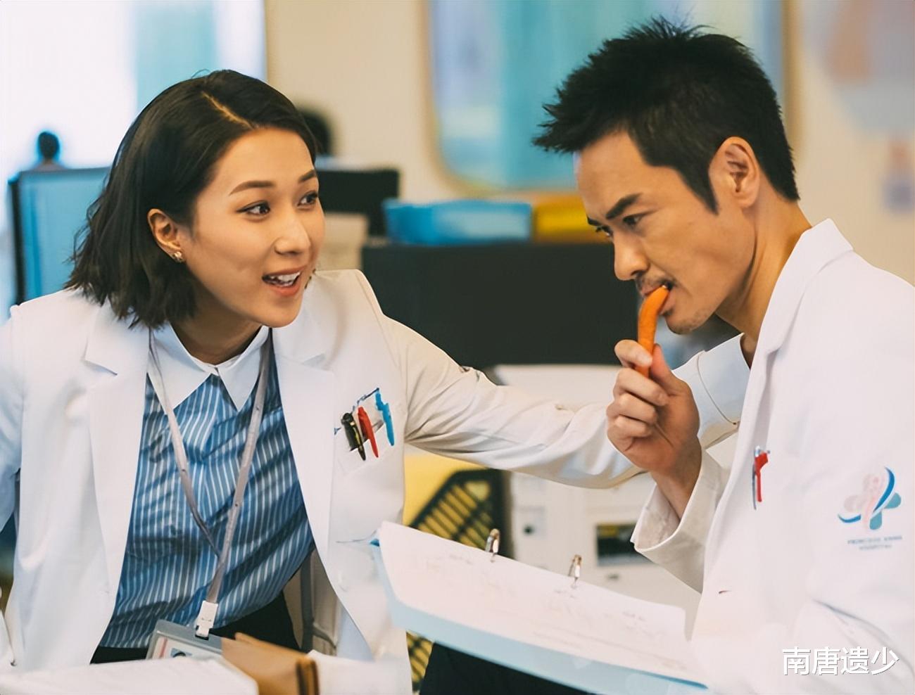 钟嘉欣|38岁钟嘉欣三胎产女后首晒美照，化淡妆状态大好，无名指钻戒抢镜