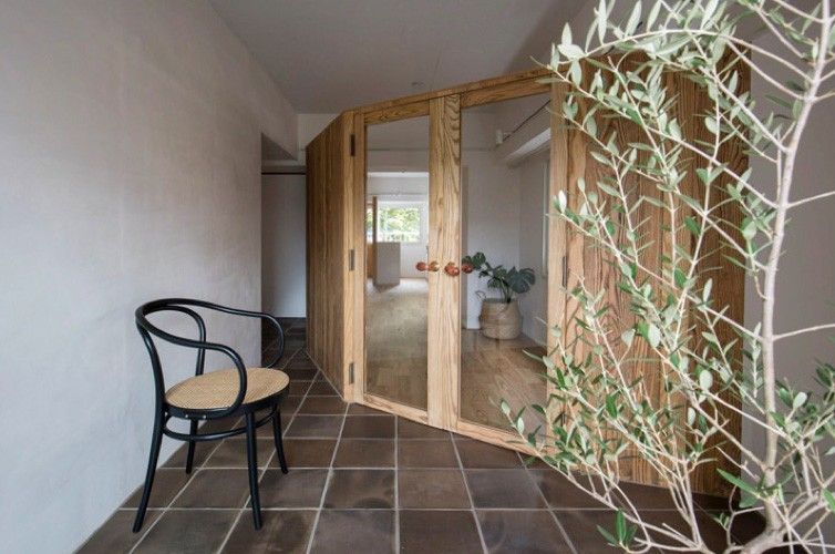 奇葩户型用奇葩设计住奇葩的人，51㎡小家，夫妻俩睡柜子内，高级