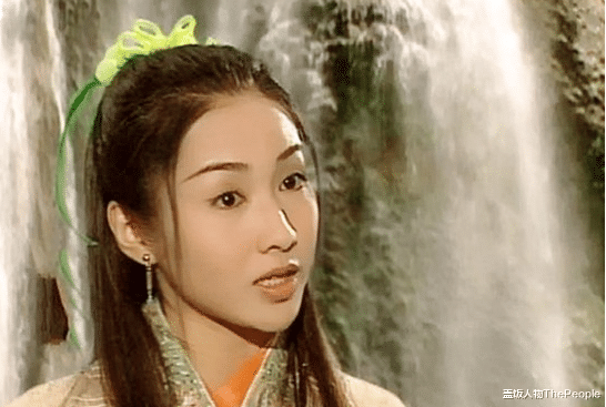 阿Sa|同样头插羽毛，蔡卓妍灵动、周迅美成经典，杨幂“晴雯”太辣眼